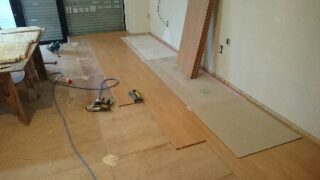 フロアー貼り