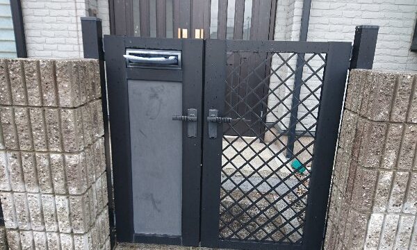 落雪でポストが壊れました。