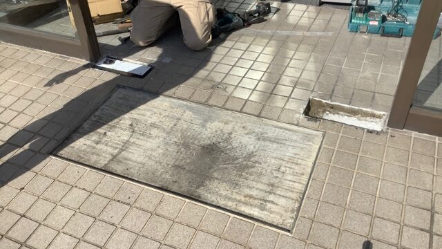 玄関ドアのヒンジ交換