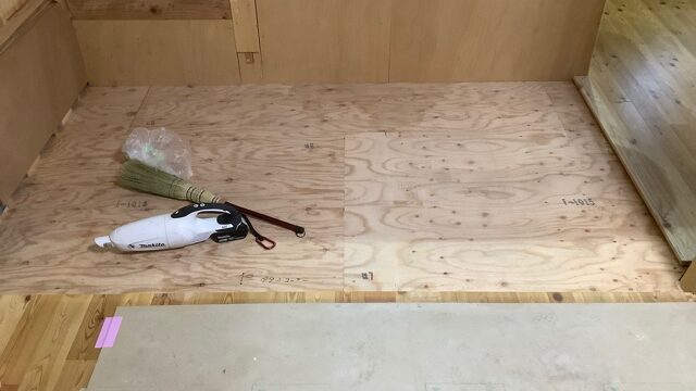 床と壁の修理工事