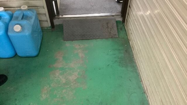 タイルカーペットと手作りスロープ