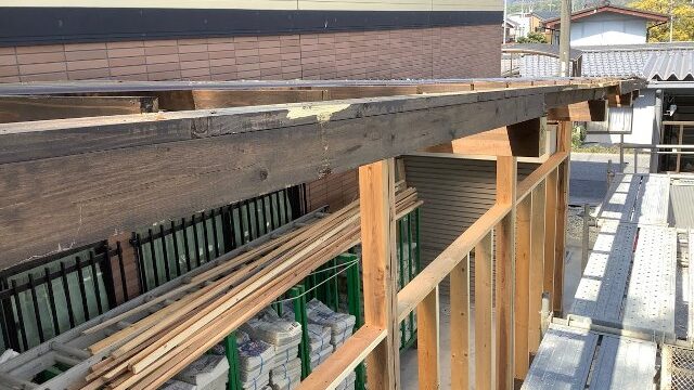 胴縁下地とケラバカット