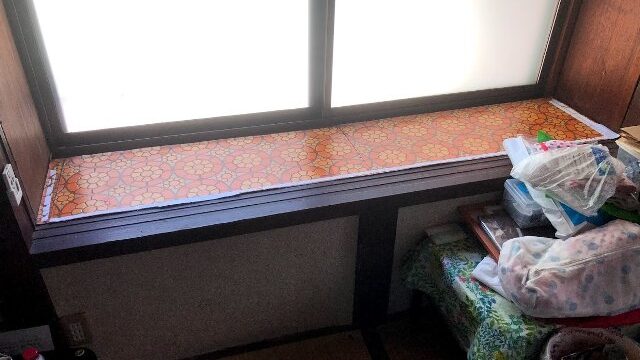 出窓の修理(虫が隙間から入ってくる)